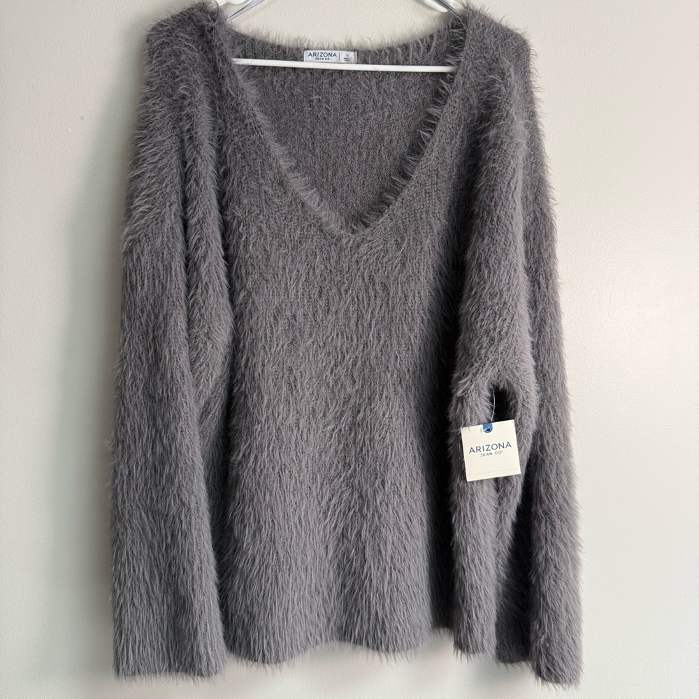 Arizona Jean Company Women's Soft Gray V-Neck Sweater
